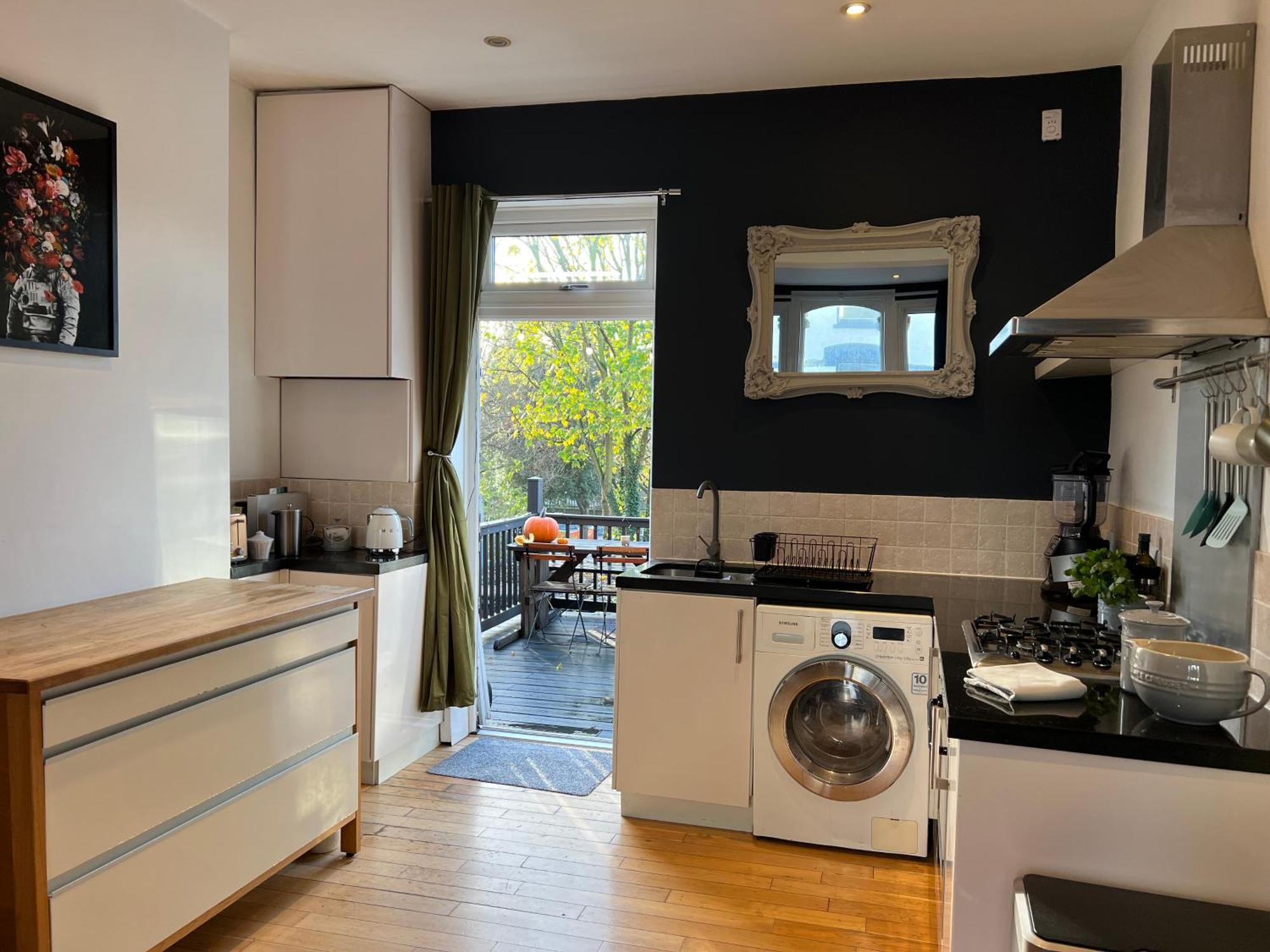 Luxury Maisonette In Location *